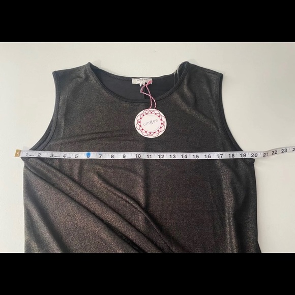 Umgee top size small (runs big) - Picture 12 of 12